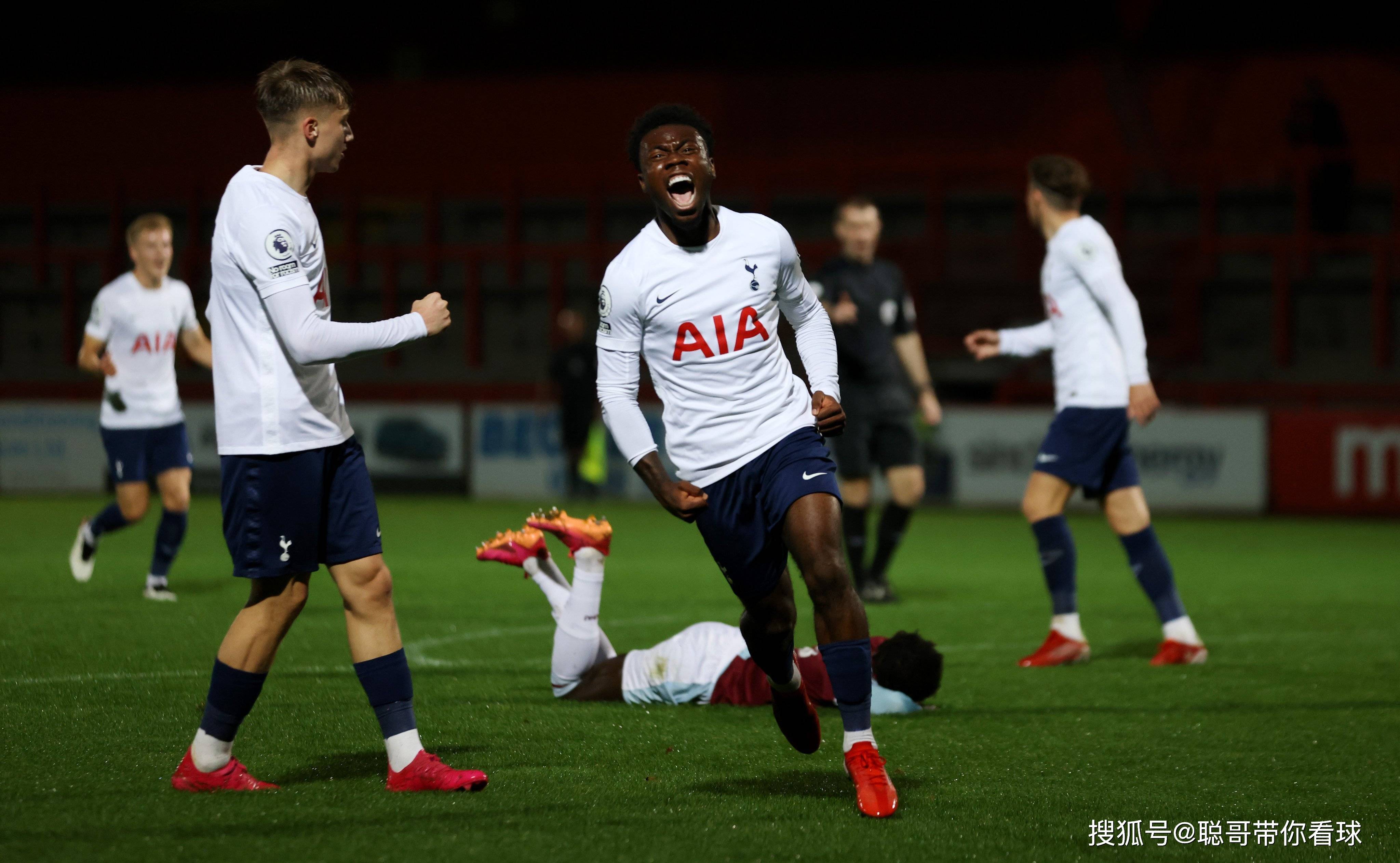 半岛app下载体育-梅斯连胜南特，继续领跑法甲联赛