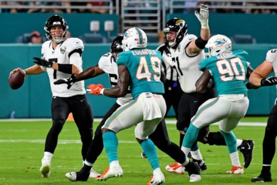 半岛体育官方下载-美洲虎尴尬连败，赛季过半形势堪忧