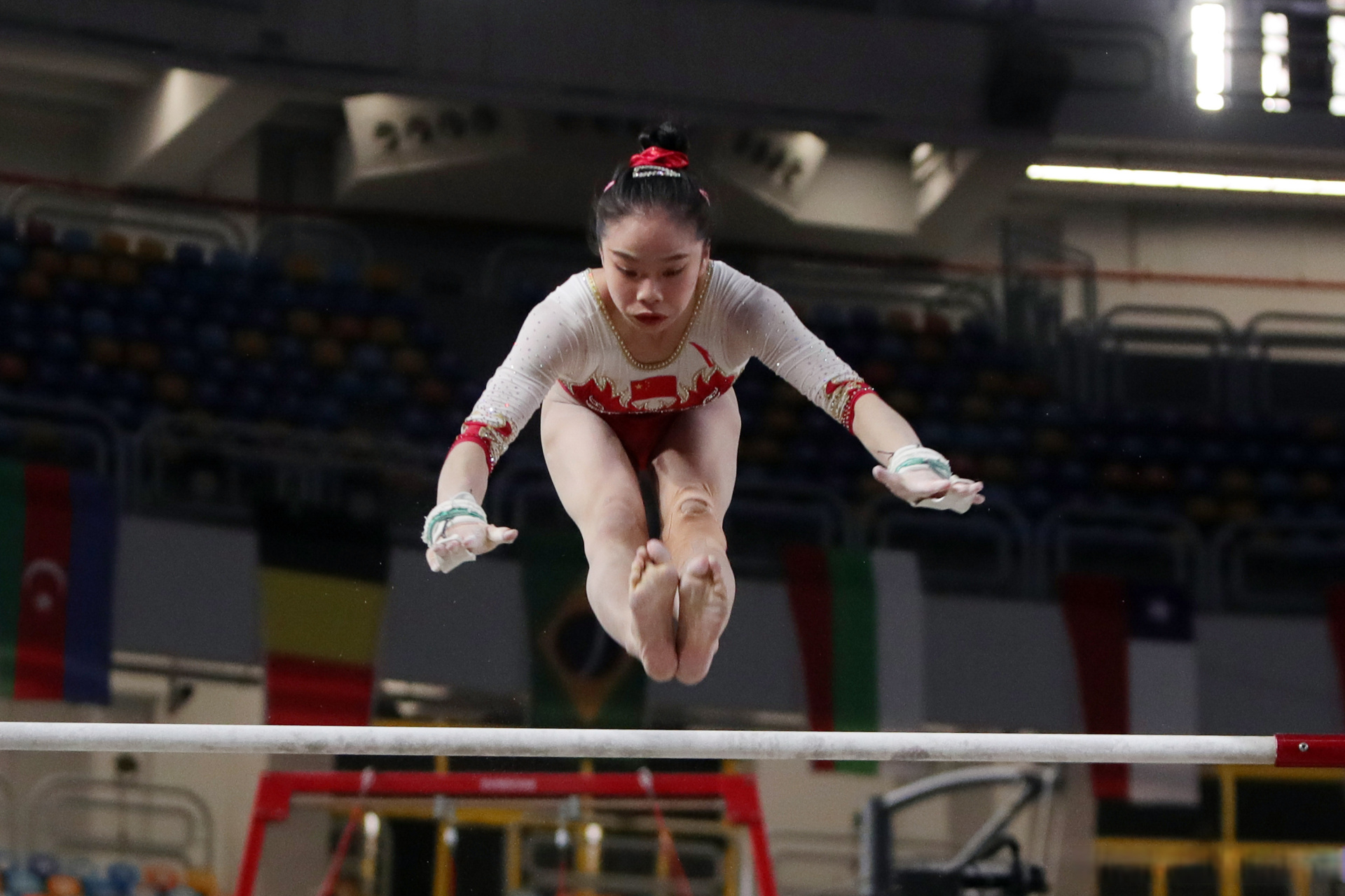 半岛体育app投注-关于体操比赛场上竞技激烈，超高难度难度动作层出不穷的信息