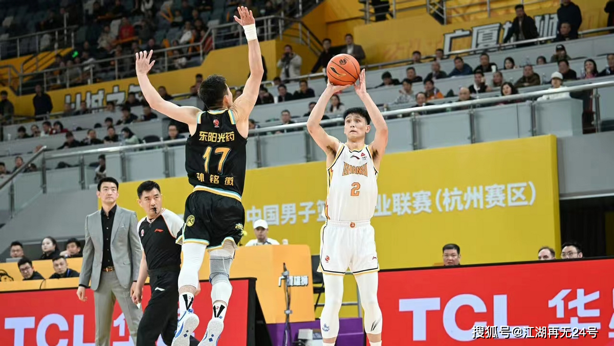 半岛体育app官网-广厦队备战生死战，团结一心迎接挑战